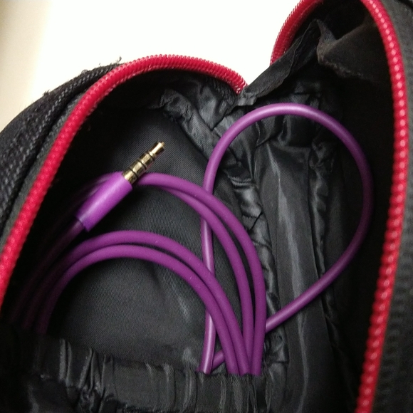 Beats purple great condition not wireless - Picture 4 of 5